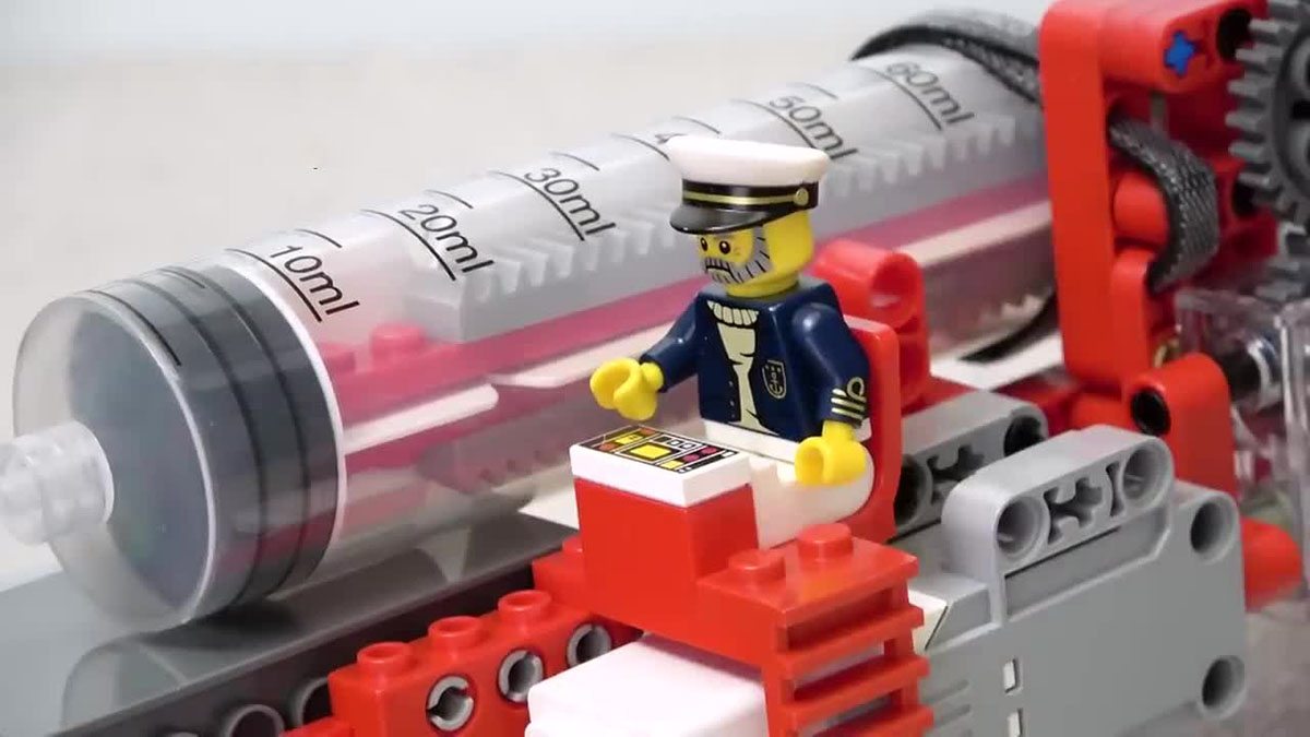 Building a Lego-powered Submarine 4.0